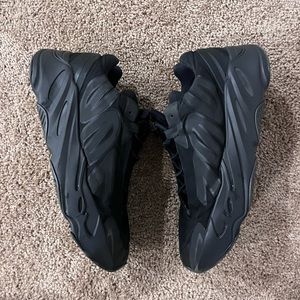 Yeezy 700 triple black
